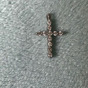 Very pretty diamond and 18kt (marked) white gold cross